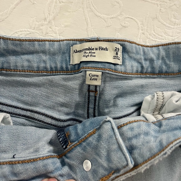 Abercrombie Curve Love High Rise Mom Jeans - Picture 3 of 5
